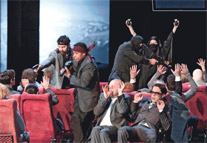 Bu da ‘Şeytan Ayetleri’ Tiyatrosu