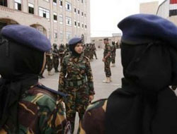 Yemen'de Tanklar Sokakta