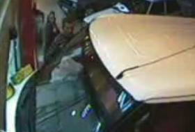 Minibüs markete böyle girdi (Video)