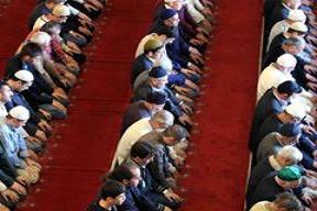 İngiltere 'ılımlı imam' istihdam edecek