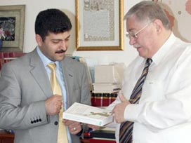 Sezer, A. Mahkemesi Üyeleri ile Temasta