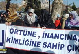 Konya'da 33. Başörtüsü Eylemi (VİDEO)