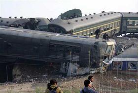Tren Kazasında Ölü Sayısı Artıyor (FOTO)