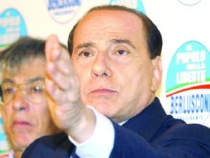Berlusconi'den Kaddafi'ye özür