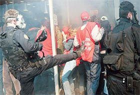 İstanbul'daki olaylarda 160 gözaltı var