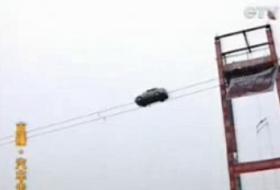 İp Üzerinde Arabalı Gösteri (VİDEO)