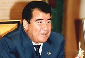 Türkmenibaşı'nın Heykeli Taşınıyor