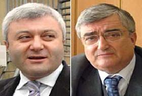 Üç eski rektörün evi aranıyor