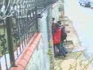 Mahmut Hocaefendinin evini bastılar