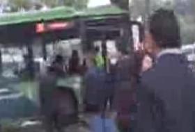 İETT otobüsü ağaca çarptı