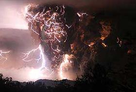 Yanardağ Kül Püskürtmeye Devam Ediyor (FOTO)