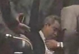 Vekil Mecliste Konuşurken Öldü (VİDEO)