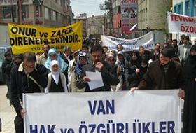 Van'da 88. Başörtüsü Eylemi (FOTO)