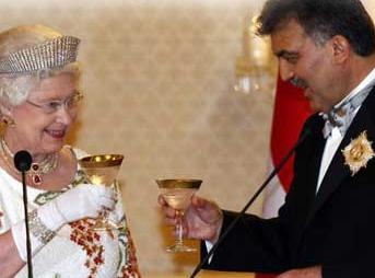 Kraliçe'nin Zamanlaması!