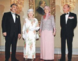 Hayrünisa Gül'ün kıyafeti İngiliz basınında