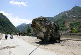 Çin'de artçı deprem toprak kaymasına yol açtı