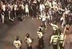 Holiganlar İngiliz Polisini Böyle Dağıttı (VİDEO)