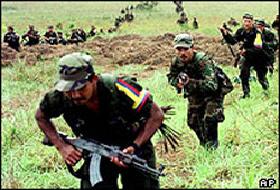 Kolombiya askerleri Venezuela'ya girdi