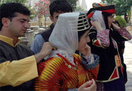 Başörtüsü Paranoyası Halk Oyunlarında