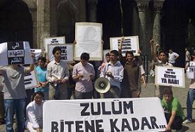 İ.Ü'de Başörtüsü Eylemi (FOTO)