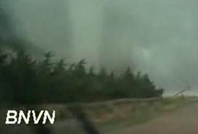 Fırtana Kovalayan Adama Sürpriz (VİDEO)