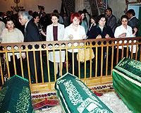 Camiye de gelirler mi?