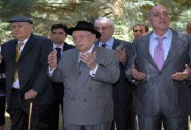 Demirel kendi mezarını gezdi