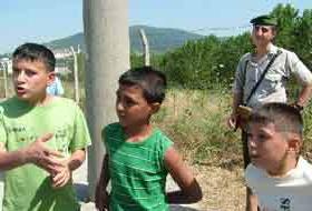 Çocuklar Derede El Bombası Buldu