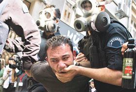 Dayakçı Polisler Tespit Edildi