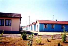 Düzce'de prefabrikler boşaltılıyor