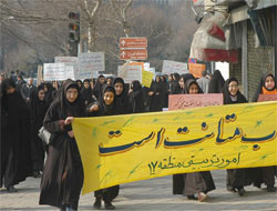 İran'da öğrenciler grevde