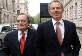 İngiliz bakana adada uçak şoku