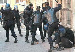 Türk polisi sicilini düzeltmeli