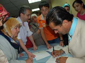 Yaşar Alptekin namaz kılmayı nasıl öğrendi?