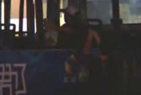 Bıçaklı Adamı, Kafasına Sıkıp Durdurdular (VİDEO)