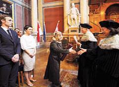 Başörtülü mezuniyet sevinci