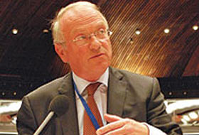 "Parti kapatmak demokrasiye darbe olur"