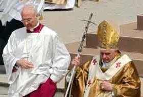 "Şeytan Prada giyer ama Papa giymez!"