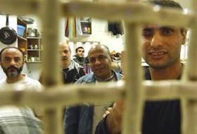 Filistinli Esirlere Barbar Saldırı