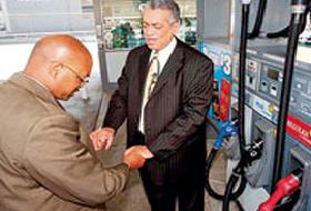 Amerikalılar benzin duasına çıktı