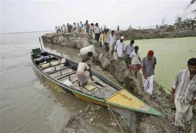Bangladeş'te 200 bin kişi mahsur
