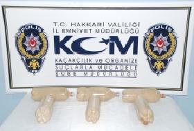 Pet şişelerle eroin servisi polise takıldı