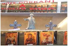 Ayasofya Camii"nde haç satışı