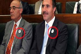 AKP'lilerden Rozetli Protesto