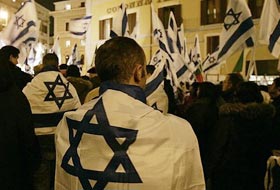 İsrail, İran"a karşı gay ve lezbiyenleri silahlandırıyor!