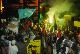 Siyonist Konsolos Böyle Bir Gün Görmedi