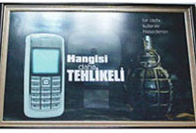 Genelkurmay önünde ilginç afiş