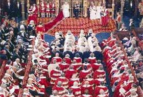 İngiliz Lordlar Kamarası üyelerine rüşvet suçlaması