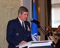 Türk halkı Ralston'ı dışlamasın