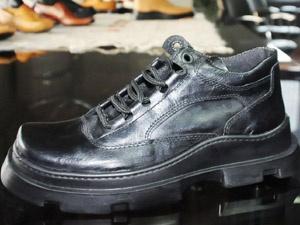 Ayakkabı bu kez tam isabet